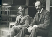 Olav s otcem Haakonem VII.